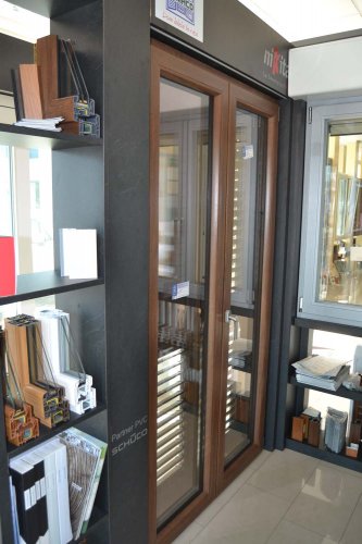 Finestra in PVC schuco colore finto legno Nussbaum (1)